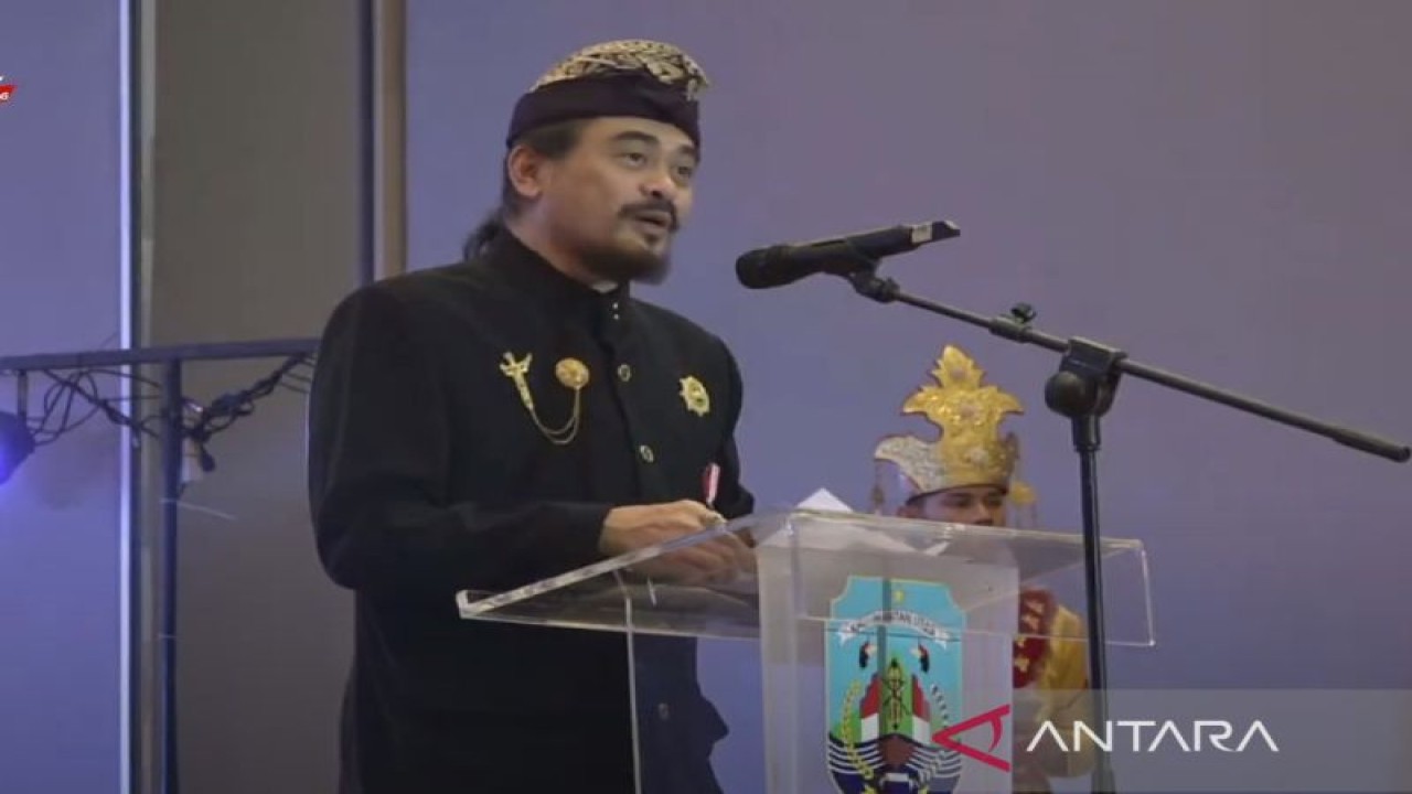 Senator Dewan Perwakilan Daerah Republik Indonesia (DPD) RI, Shri I Gusti Ngurah Arya Wedakarna Mahendradatta Wedasteraputra Suyasa pada malam babak final Pemilihan Duta Wisata Indonesia 2022 di Kota Tarakan, Kalimantan Utara, Minggu malam. ANTARA/Ayu Prameswari