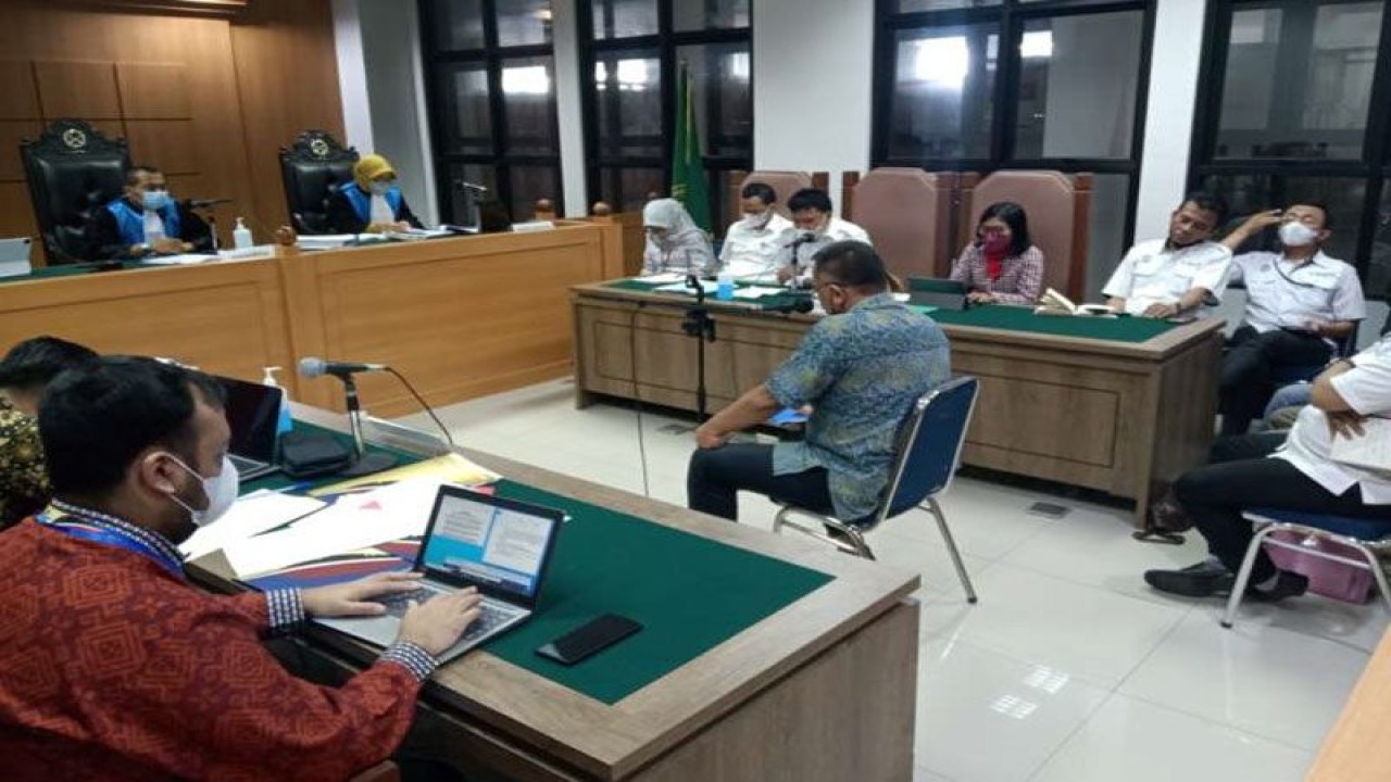 Sidang gugatan APINDO DKI yang menghadirkan Peneliti Kebijakan Publik dari CIDES Jumhur Hidayat di PTUN Jakarta Timur, Rabu (8/6/2022). Antara/HO