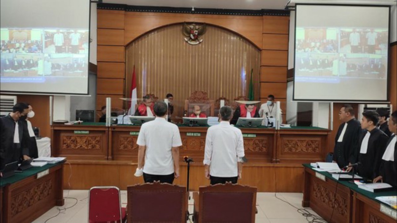 Sidang Hendra Kurniawan dan Agus Nurpatria. (Detikcom)