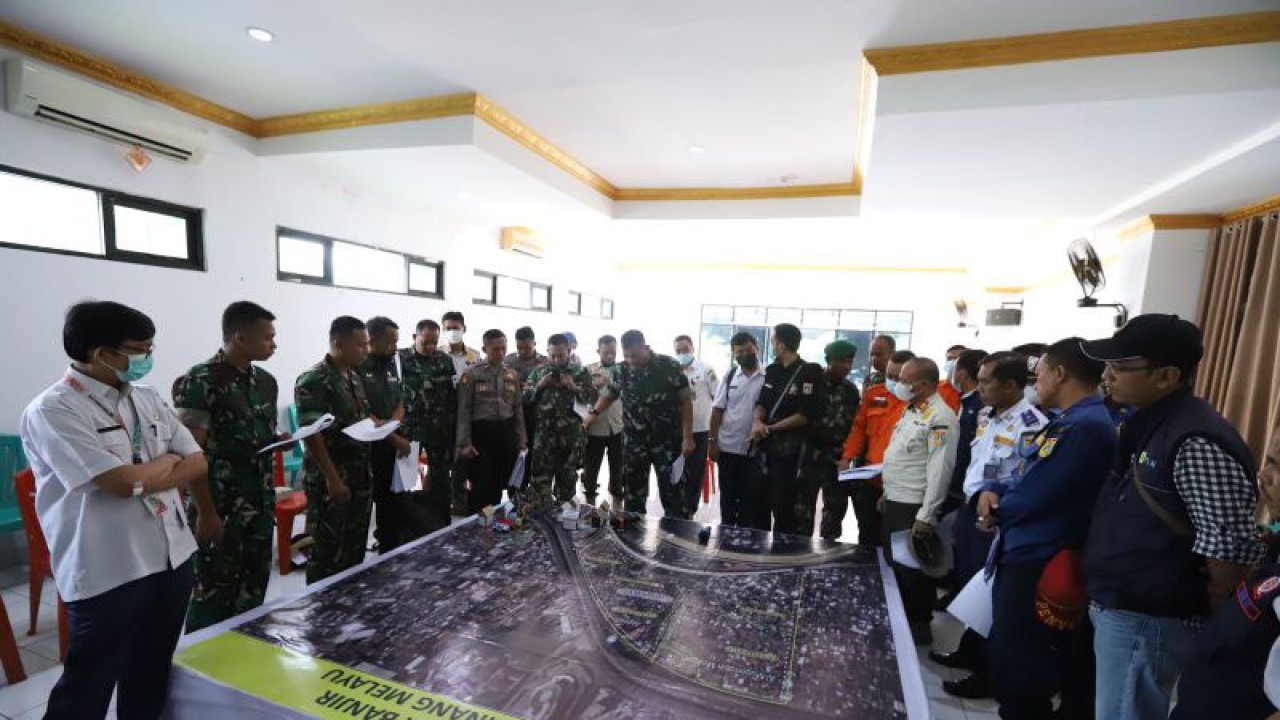 Rapat simulasi penanggulangan bencana di Markas Kodim 0505/Jakarta Timur, Jakarta, Rabu (30/11/2022). ANTARA/HO-Kominfotik Jakarta Timur