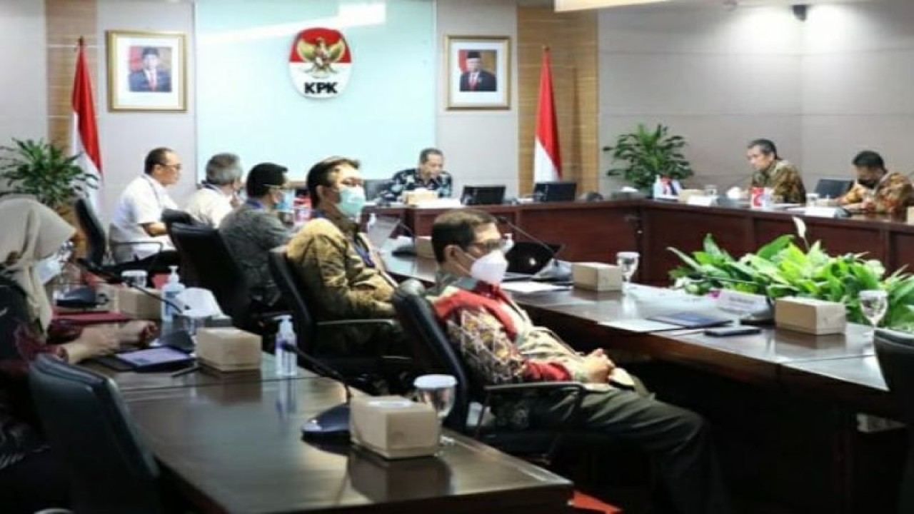 Suasana audiensi terkait program Registrasi Sosial Ekonomi (Regsosek) 2022 dan Pensasaran Percepatan Penghapusan Kemiskinan Ekstrem (P3KE) di Gedung Merah Putih KPK, Jakarta, Rabu (16/11/2022). ANTARA/HO-Humas KPK