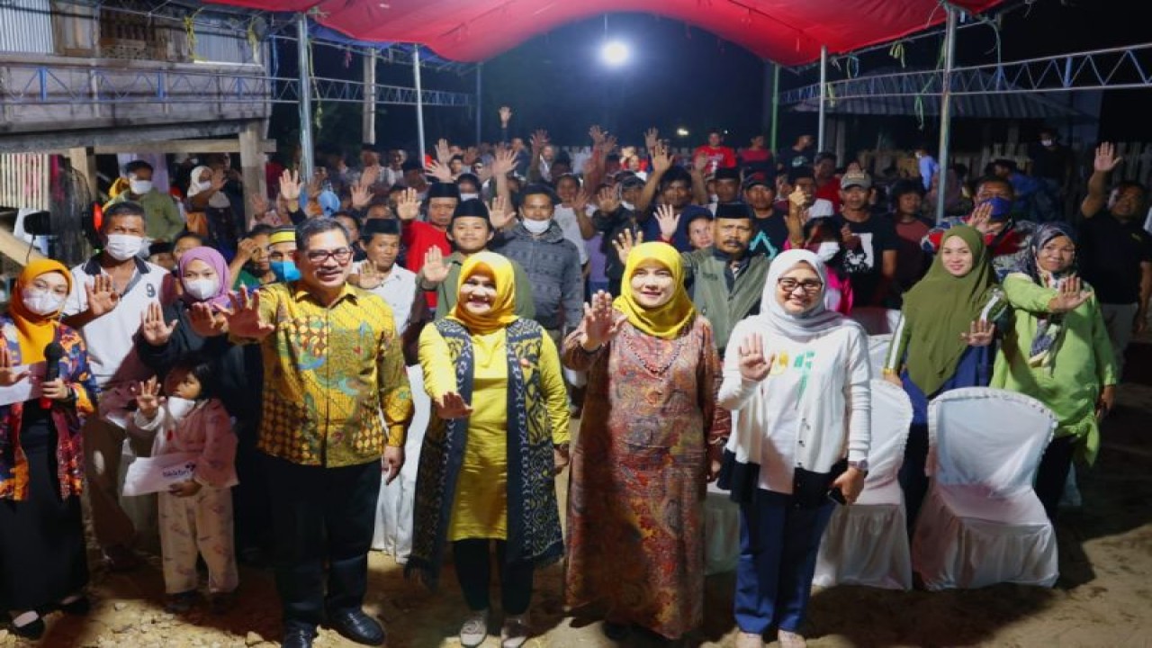 Suasana di sela kegiatan KIE yang digelar BKKBN Sulsel bersama anggota Komis IX DPR RI Aliyah Mustika Ilham di Desa Buae, Kecamatan Watang Pulu, Kabupaten Sidrap, Sulawesi Selatan. ANTARA/HO-BKKBN Sulsel