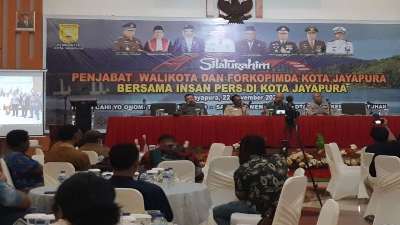 Suasana Kantor Wali Kota Jayapura dan forum komunikasi pimpinan kabupaten dengan pers di Jayapura, Selasa (22/11) (ANTARA/Ardiles Leloltery)