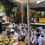 Suasana kegiatan keagamaan yang dilakukan umat Hindu di Denpasar, Bali, Jumat (11/11/2022). ANTARA/Ni Putu Putri Muliantari-1668138993