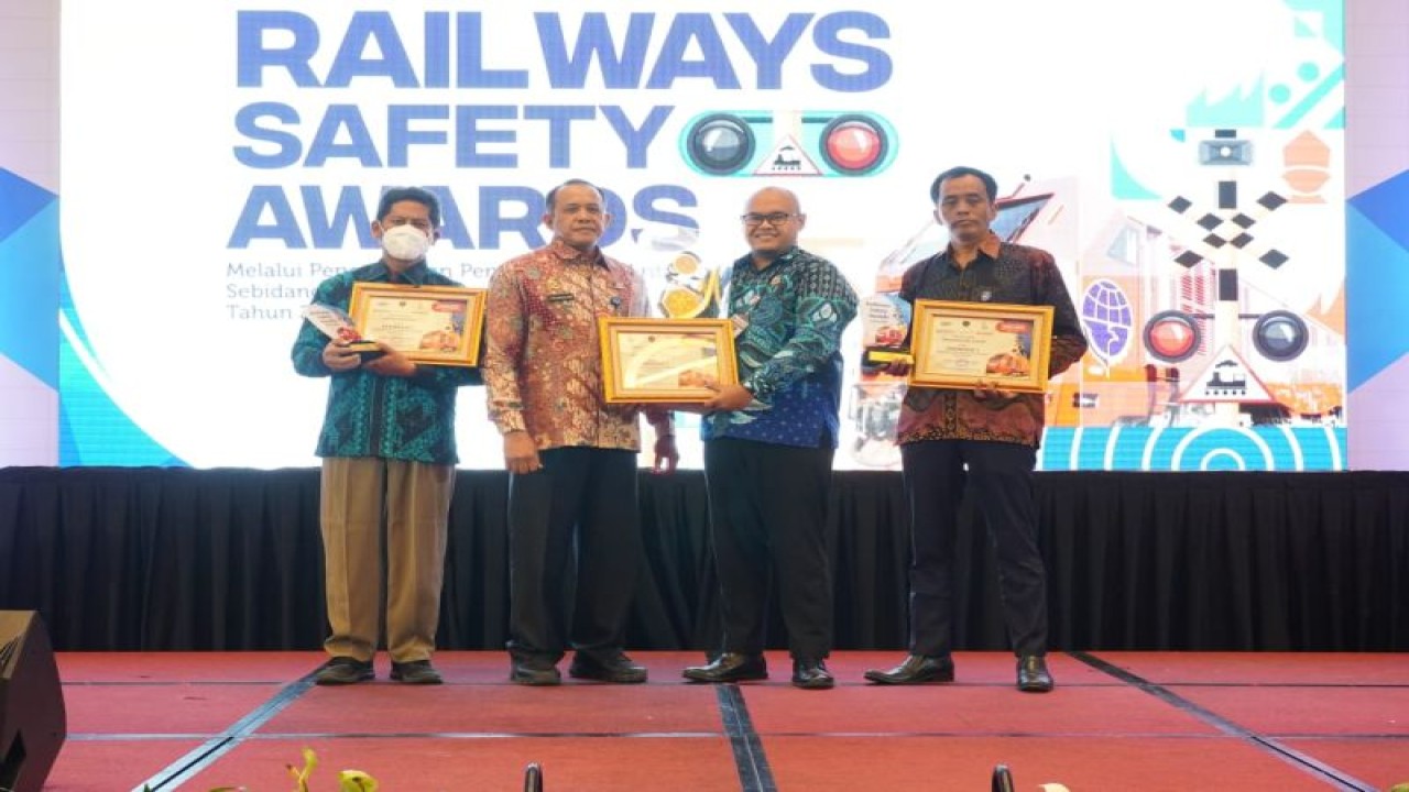 Suasana kegiatan penghargaan Railways Safety Award Tahun 2022 yang diselenggarakan Direktorat Jenderal Perkeretaapian Kemenhub di Padang, Sumatera Barat, Rabu (16/11/2022). ANTARA/HO-DJKA Kemenhub