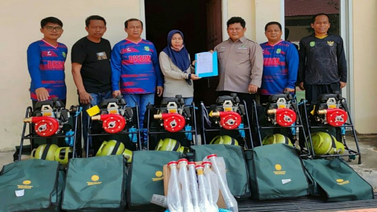 Suasana penyerahan peralatan pemadam karlabun di Sangatta, Kutai Timur, Jumat (26/11/2022) (ANTARA/Dokumentasi pribadi)