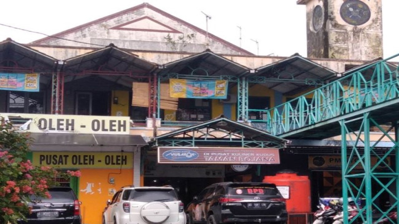 Suasana Taman Bojana di pojok Kota Kudus, Jawa Tengah, sebagai pusat kuliner khas Kudus, Jumat (11/11/2022). ANTARA/Akhmad Nazaruddin Lathif