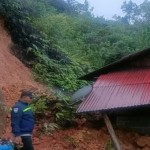 Tanah longsor menimpa bagian rumah warga di Jorong Lubuk Selasih-1668657927