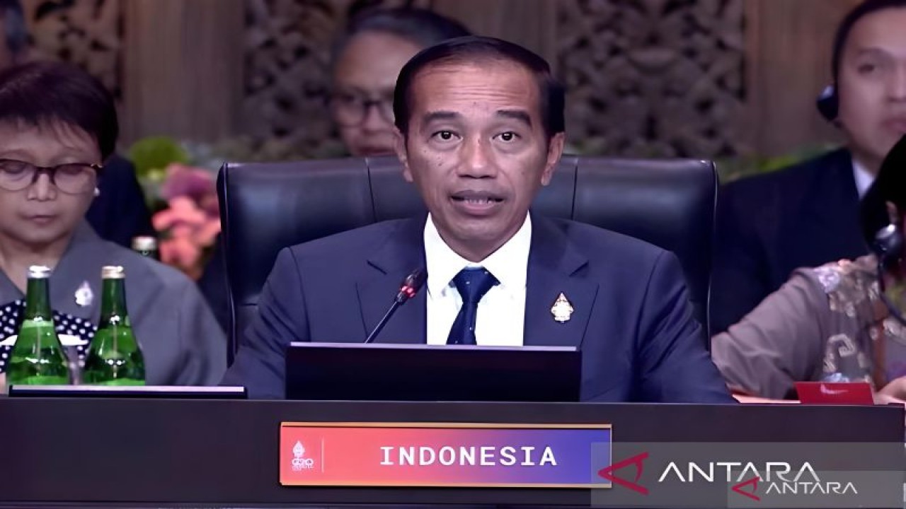 Tangkapan layar Presiden RI Joko Widodo memberi pidato pembuka saat sesi kerja kedua Konferensi Tingkat Tinggi (KTT) G20 di The Apurva Kempinski, Nusa Dua, Badung, Bali, Selasa (15/11/2022). (ANTARA/Genta Tenri Mawangi)