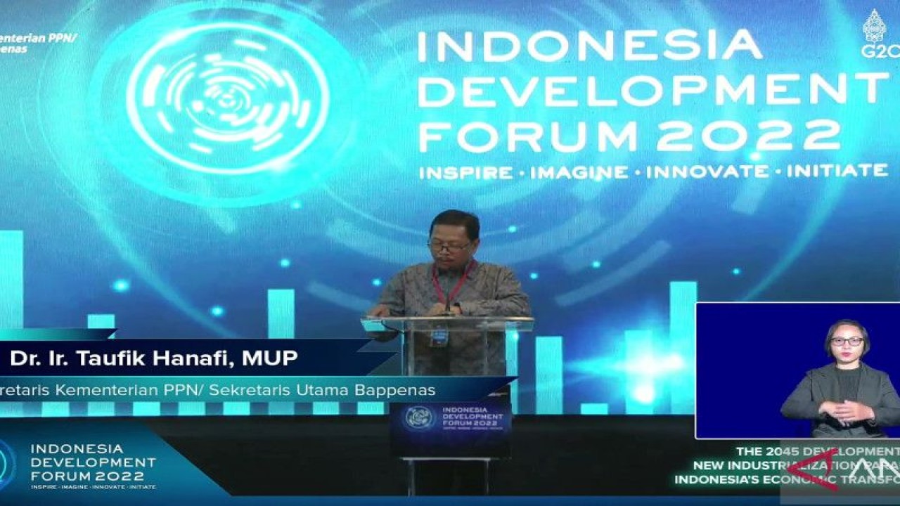 Tangkapan Layar Sekretaris Kementerian PPN/ Bappenas Taufik Hanafi dalam acara puncak Indonesia Development Forum (IDF) 2022 di Bali, Senin. (ANTARA/ Muhammad Heriyanto)