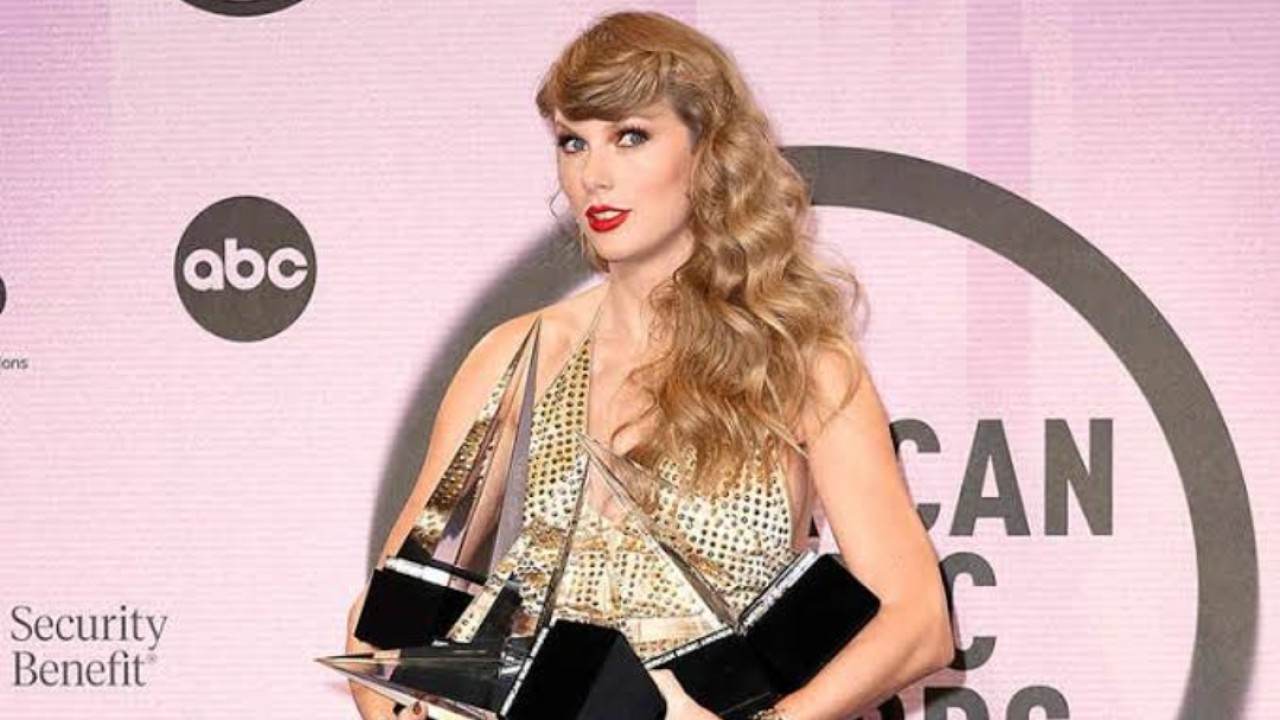 Taylor Swift borong penghasilan/net