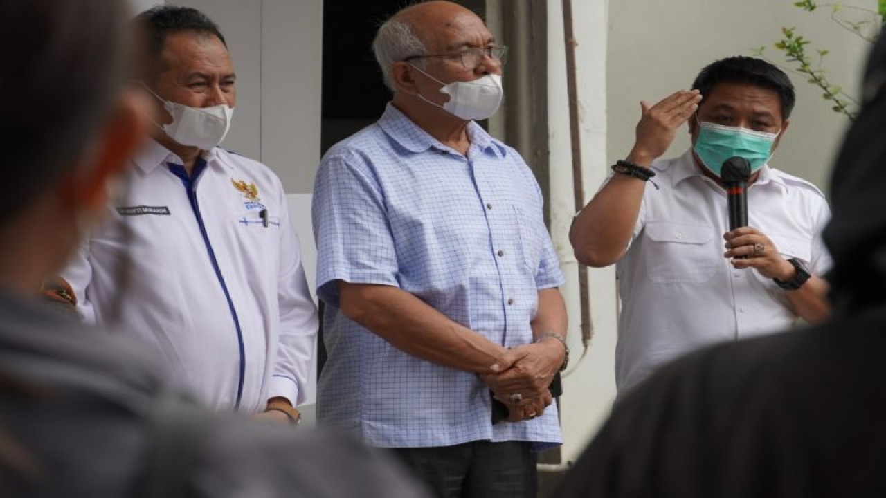 Potret Ketua TPF BPKN Muhammad Mufti Mubarok (kiri) yang diterima ANTARA bersama dengan keterangan tertulisnya di Jakarta, Rabu (30/11/2022). (ANTARA/HO-BPKN)