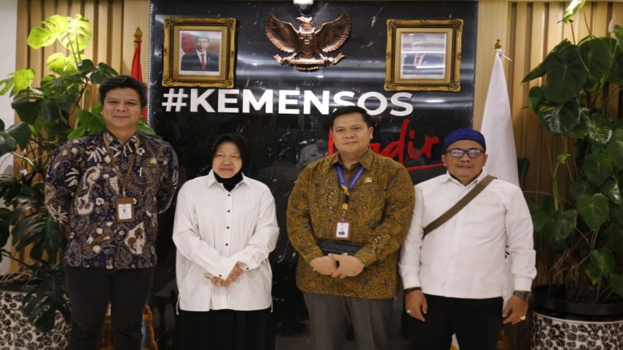 Menteri Sosial Tri Rismaharini audiensi dengan jajaran Dewan Transportasi Kota Jakarta (DTKJ) di Kantor Kementerian Sosial, Jakarta, Rabu (16/11/2022), (Antara/HO-Kemensos)