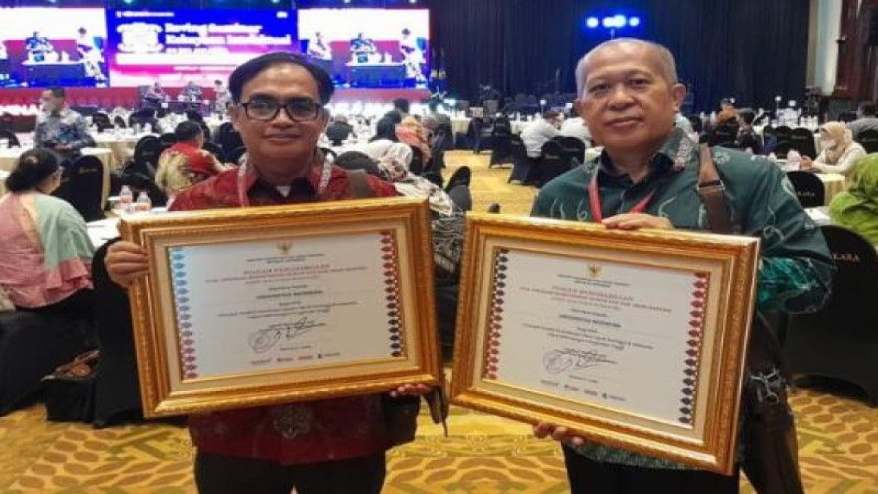 Universitas Indonesia (UI) menerima dua penghargaan dari Direktorat Jenderal Kekayaan Intelektual (DJKI), Kementerian Hukum dan Hak Asasi Manusia Republik Indonesia (Kemenkumham RI). (FOTO ANTARA/HO-Humas UI/2022)