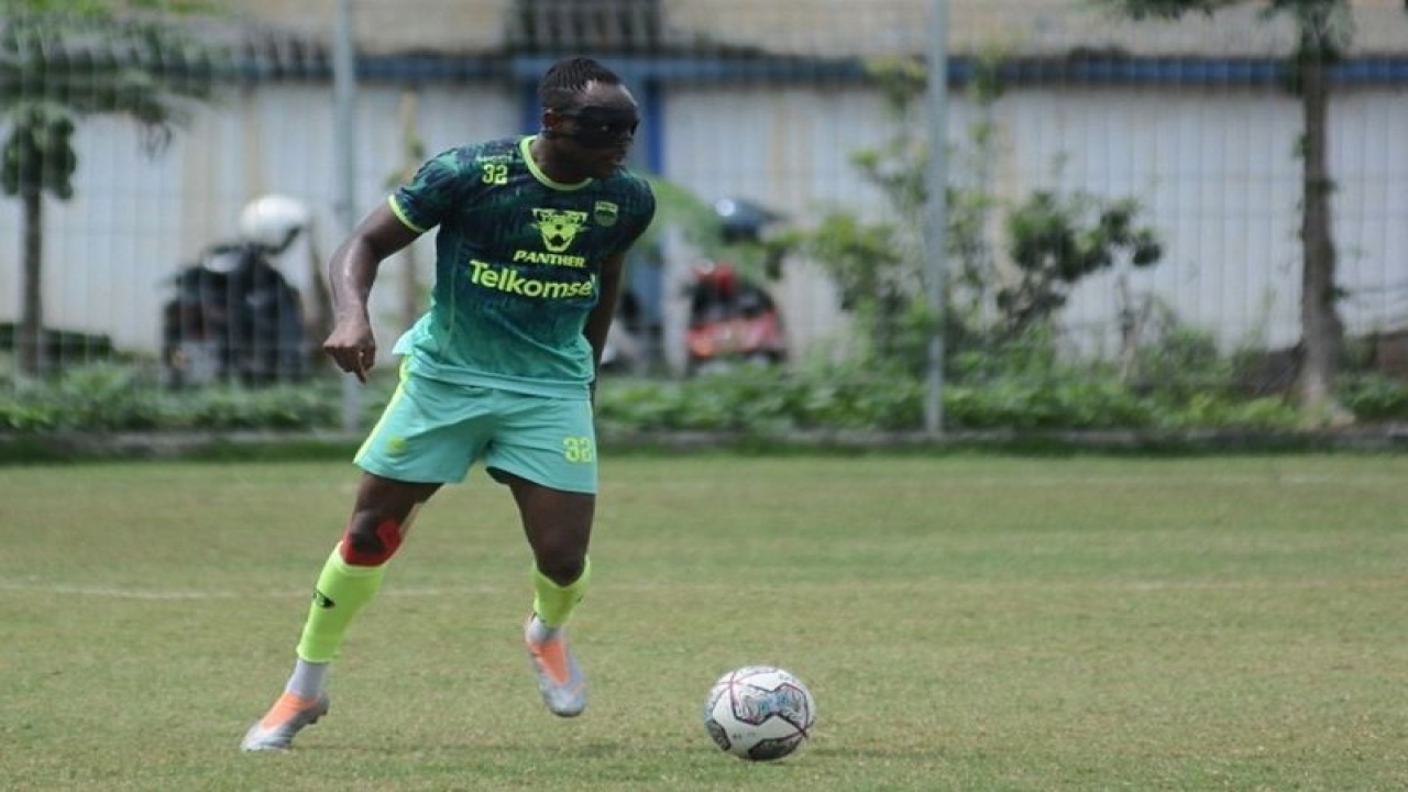 Bek Persib Bandung Victor Igbonefo. (HO/Persib.co.id)