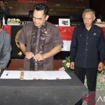 Wakil Gubernur Kaltim Hadi Mulyadi didampingi Ketua DPRD Kaltim Hasan Mas'ud-1668570415