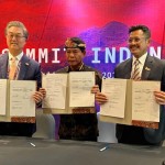 Wakil Ketua Umum KADIN Indonesia Bidang Perhubungan, Denon Prawiraatmadja (kanan), Gubernur Kaltara, Zainal Arifin Paliwang (tengah), dan President and CEO Canadian-1668422469