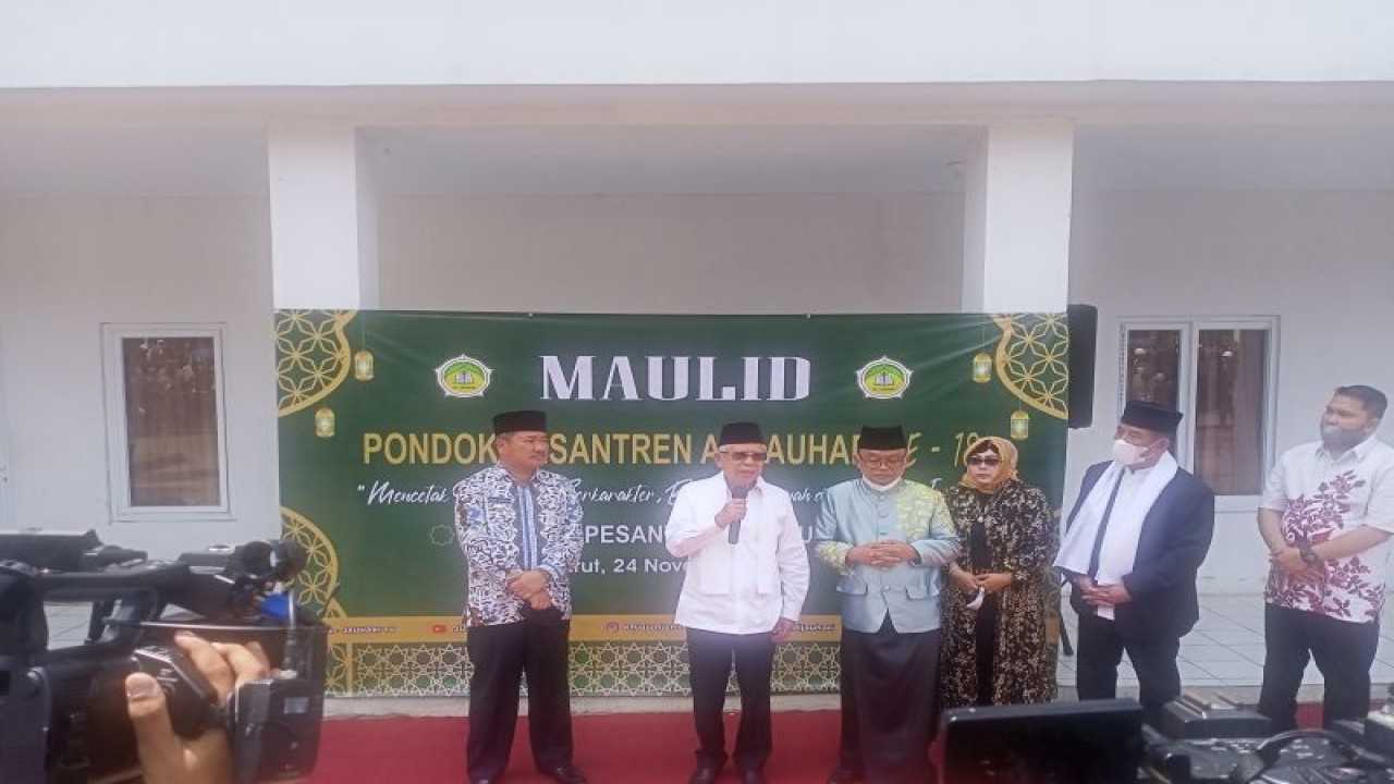 Wakil Presiden RI Ma'ruf Amin saat mengunjungi Pondok Pesantren Al Jauhari di Garut, Jawa Barat, Kamis (24/11/2022). ANTARA/Rangga Pandu Asmara Jingga