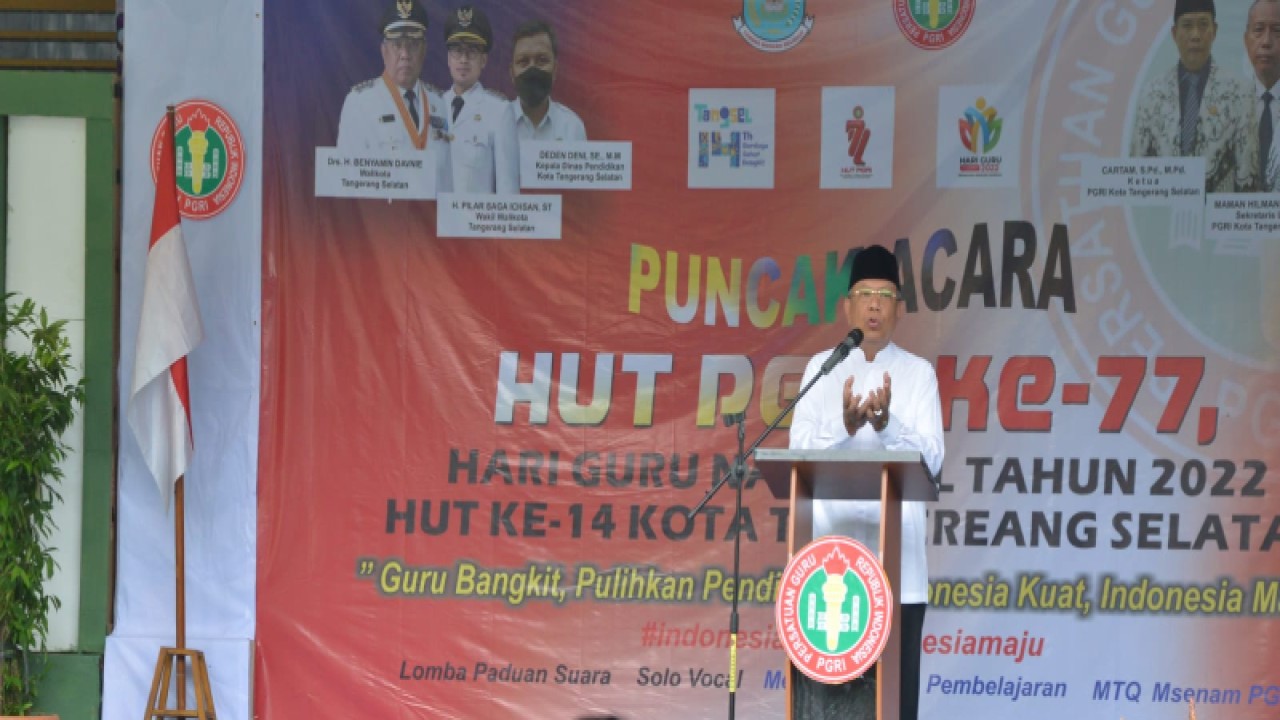 Wali Kota Tangerang Selatan, Provinsi Banten, Benyamin Davnie saat menghadiri acara HUT PGRI