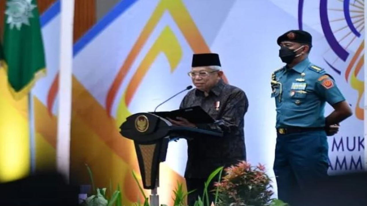 Wapres KH Ma'ruf Amin menyampaikan sambutannya pada Penutupan Muktamar Muhammadiyah dan 'Aisyiyah ke-48 di Edutorium Universitas Muhammadiyah Surakarta, Karangasem, Kecamatan Leweyan, Kota Surakarta, Jawa Tengah (Jateng), Minggu (20/11/2022). (RN-BPMI Setwapres)