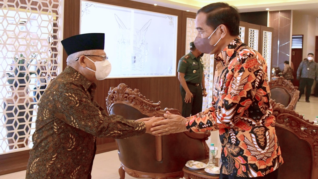 Wakil Presiden K.H. Ma'ruf Amin bertemu Presiden Joko Widodo (Jokowi) di Pangkalan Udara TNI AU Adi Soemarmo, Kabupaten Boyolali, Jawa Tengah, Senin, (21/11/2022).