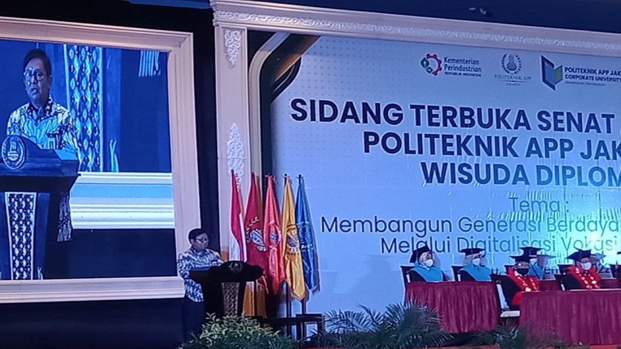 Kepala Pusat Pembinaan, Pendidikan, dan Pelatihan SDM Kemeneperin Dadi Marhadi saat memberi sambutan pada wisuda Pliteknik APP Jakarta, Rabu (30/11/2022). (ANTARA/ HO Kementerian Perindustrian)