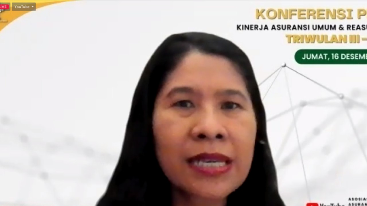 Wakil Ketua Bidang Statistik, Riset, dan Analisa Asosiasi Asuransi Umum Indonesia (AAUI) Trinita Situmeang dalam Konferensi Pers Data Triwulan III-2022 yang dipantau secara daring di Jakarta, Jumat (16/12/2022). (ANTARA/Agatha Olivia Victoria)