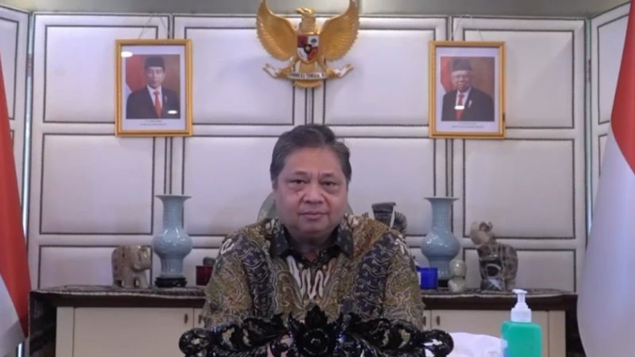 Menteri Koordinator (Menko) Bidang Perekonomian Airlangga Hartarto hadir secara virtual pada acara "Apindo 8th Industrial Relation Conference" di Jakarta, Rabu (30/11/2022). (ANTARA/HO-Kemenko Perekonomian)