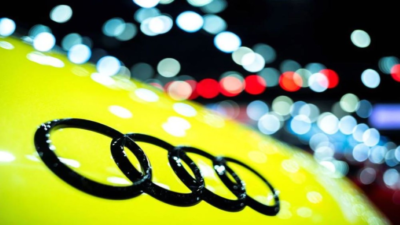 Logo Audi ditampilkan di Bangkok International Motor Show ke-43, di Bangkok, Thailand, 22 Maret 2022. (Athit Perawongmetha/Reuters)