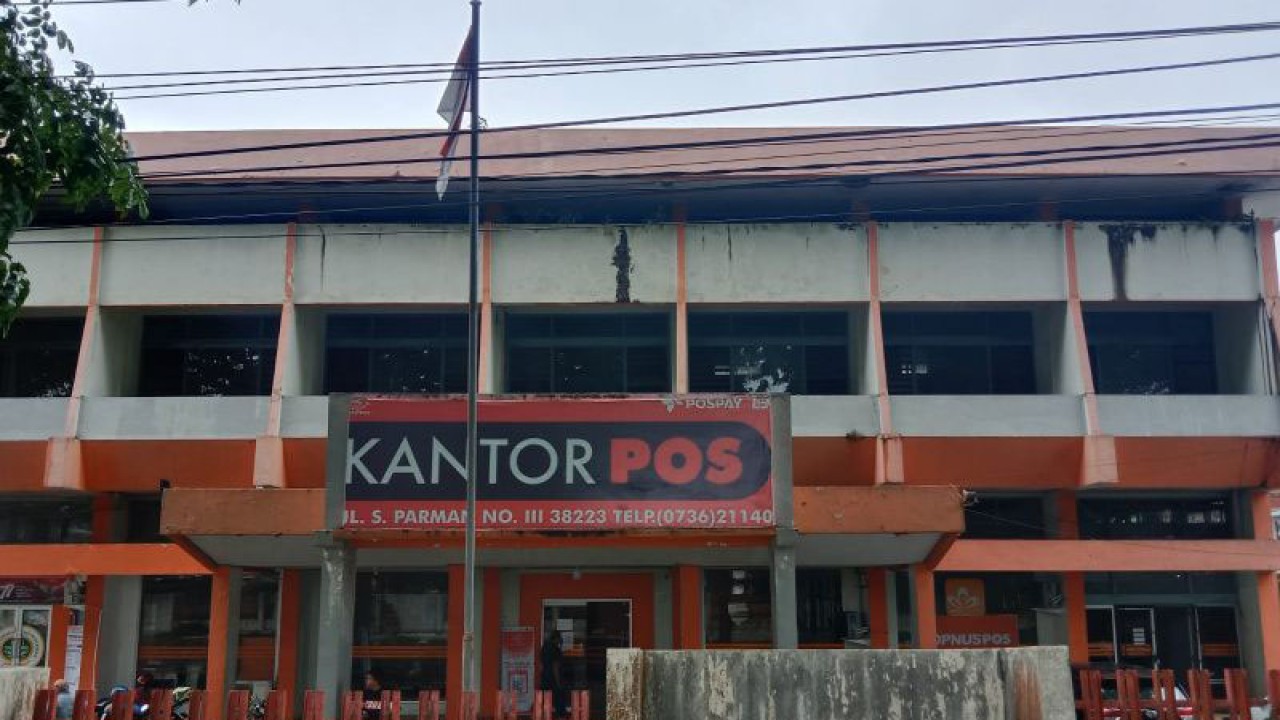 Kantor PT POS Bengkulu. ANTARA/Anggi Mayasari