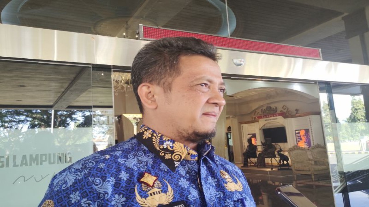 Dokumentasi- Kepala Dinas Perhubungan Provinsi Lampung Bambang Sumbogo saat memberi keterangan. ANTARA/Ruth Intan Sozometa Kanafi.