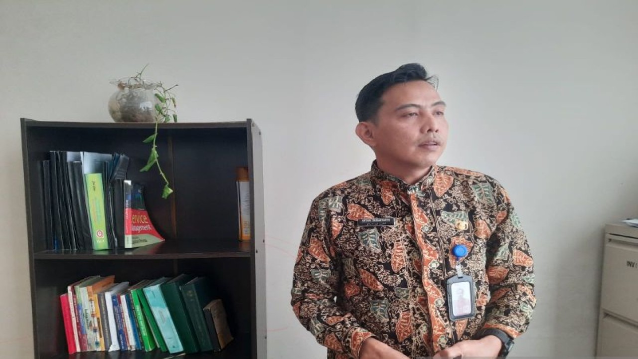 Wakil Direktur Pelayanan RSUD Raden Mattaher Jambi dr Anto Trihartono. (ANTARA/Nanang Mairiadi)