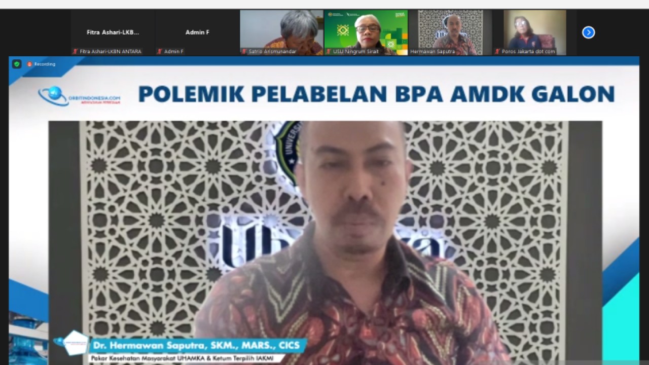 Tangkapan layar pakar kesehatan masyarakat Uhamka Dr. Hermawan Saputra dalam diskusi mengenai Polemik Pelebelan BPA AMDK Galon yang diikuti secara daring di Jakarta, Kamis (01/12/2022) (ANTARA/Fitra Ashari)