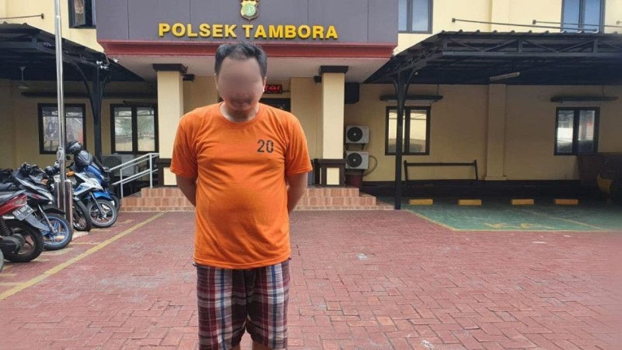 FH terduga pelaku kekerasan seksual anak di Tambora, Jakarta Barat, Rabu (7/12/2022). ANTARA/Ho-Polsek Tambora