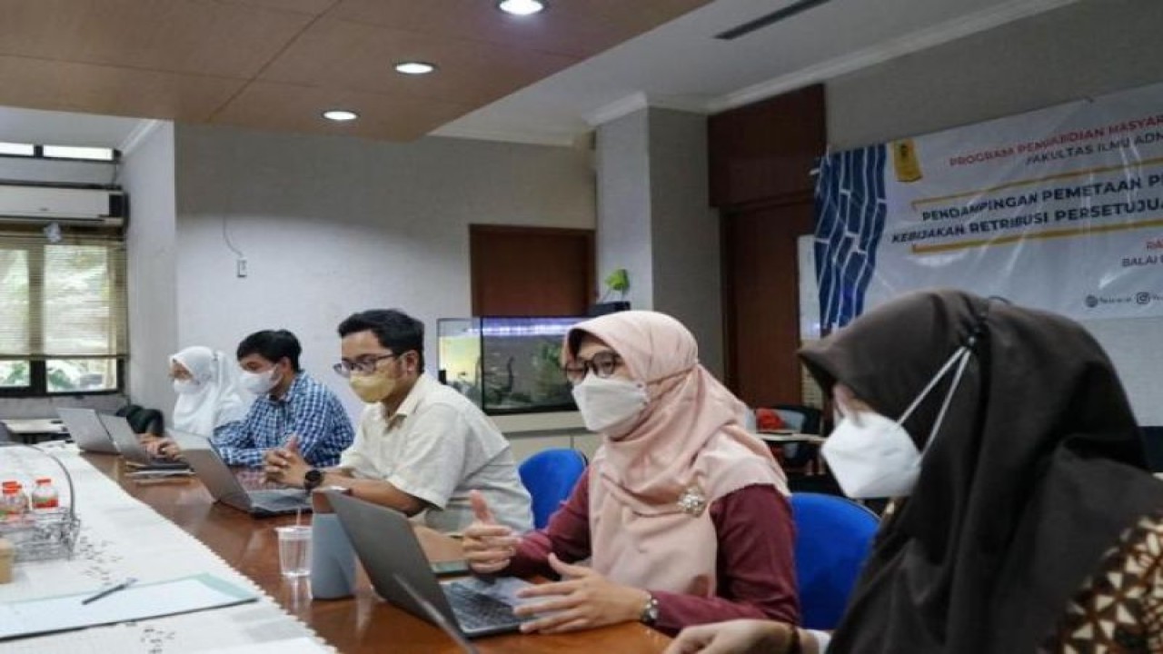 Tim Pengabdian Masyarakat (Pengmas) Departemen Ilmu Administrasi Fiskal (DIAF) Fakultas Ilmu Administrasi Universitas Indonesia (FIA UI) memberikan pendampingan Pemerintah Kota Depok dalam implemntasi kebijakan restribusi Persetujuan Bangunan Gedung (PBG). (ANTARA/Foto: Humas UI)