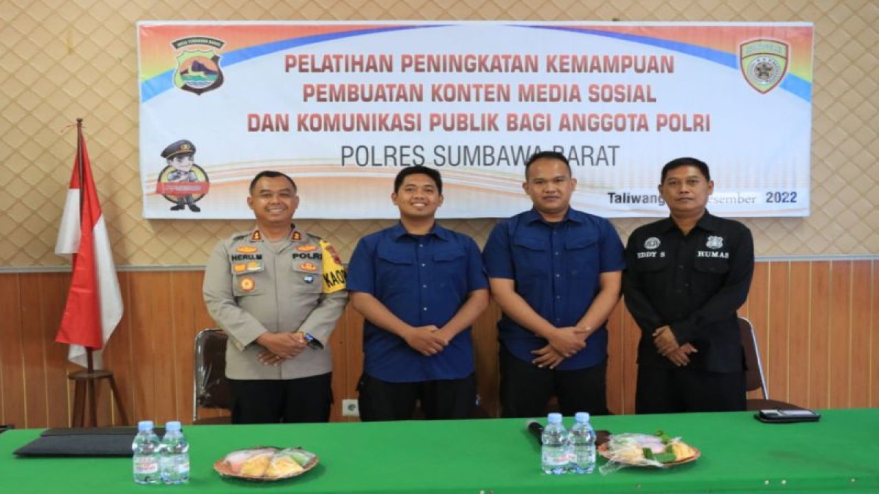 Foto bersama para narasumber saat pelatihan personi Polres Sumbawa Barat (ANTARA/Humas Polda NTB)