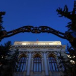 Foto Dokumen: Tampak luar kantor pusat Bank Sentral Rusia di Moskow, Rusia, 29 Maret 2021. Sebuah tanda bertuliskan: "Bank of Russia". ANTARA/REUTERS/Maxim Shemetov-1672107847