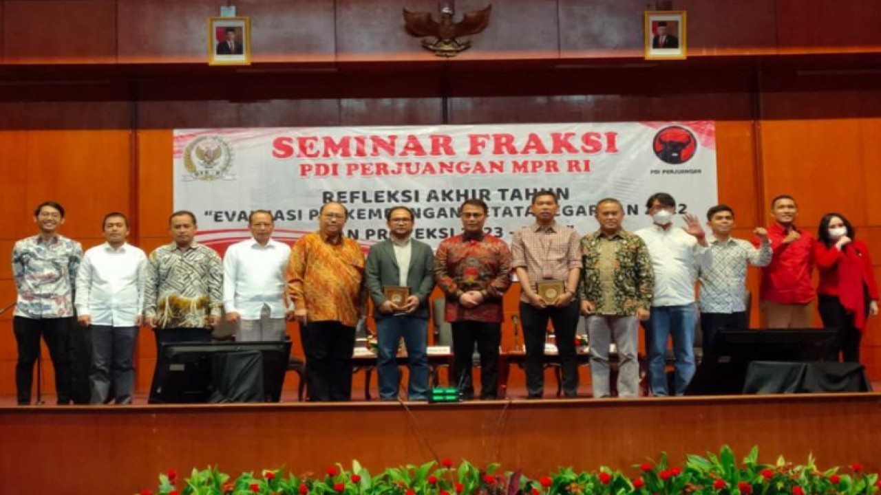 Ketua Fraksi PDI Perjuangan MPR RI Ahmad Basarah Dan Sekretaris Tb ...