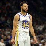 Guard Golden State Warriors Stephen Curry saat menghadapi Milwaukee Buck di Fiserv Forum, Milwaukee, Wisconsin, pada 13 Desember 2022. ( (AFP/STACY REVERE)-1672021409