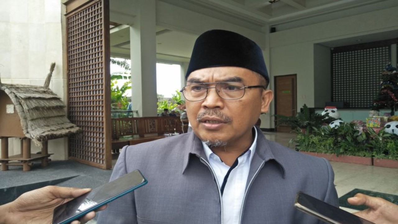 Kepala Dinas Pendidikan Lombok Tengah, HL Idham Khalid (ANTARA/Akhyar)