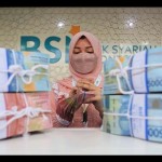 Ilustrasi - Karyawati Bank Syariah Indonesia (BSI) menghitung uang rupiah di Kantor Cabang Pembantu (KCP) Daud Beureueh, Banda Aceh, Aceh. (ANTARA FOTO/SYIFA YULINNAS)-1670815449