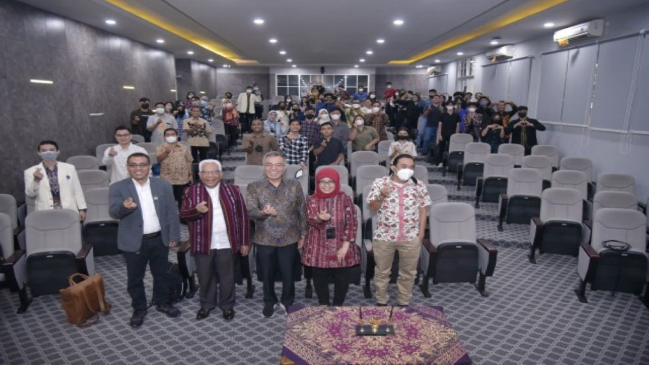 Badan Keahlian DPR RI saat foto bersama usai melakukan penandatanganan MoU dengan Universitas Kristen Satya Wacana (UKSW), Salatiga, Jawa Tengah. (Munchen/nr)