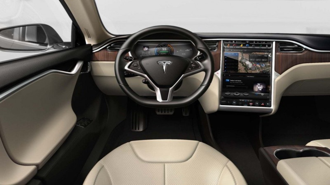 Interior dari Tesla Model S (ANTARA/mototr A)
