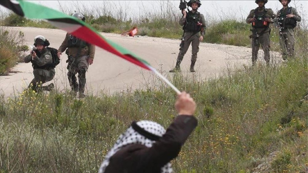 Ilustrasi. Pasukan Israel menyerang warga Palestina. (Anadolu Agency)