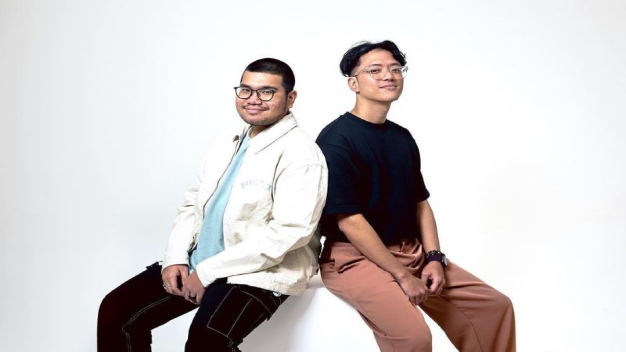 Kaleb J dan Sezairi berduet hadirkan nuansa baru dalam single "It's Only Me". (ANTARA/HO/Passion Vibe)