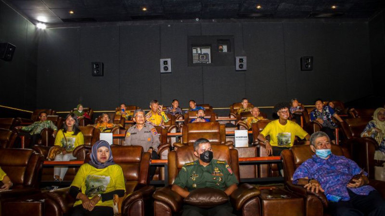 Suasana pemutaran perdana film Langara di Kota Cinema Mall (KCM) Belda, Banjarmasin, Kamis hari ini. (ANTARA/Bayu Pratama)