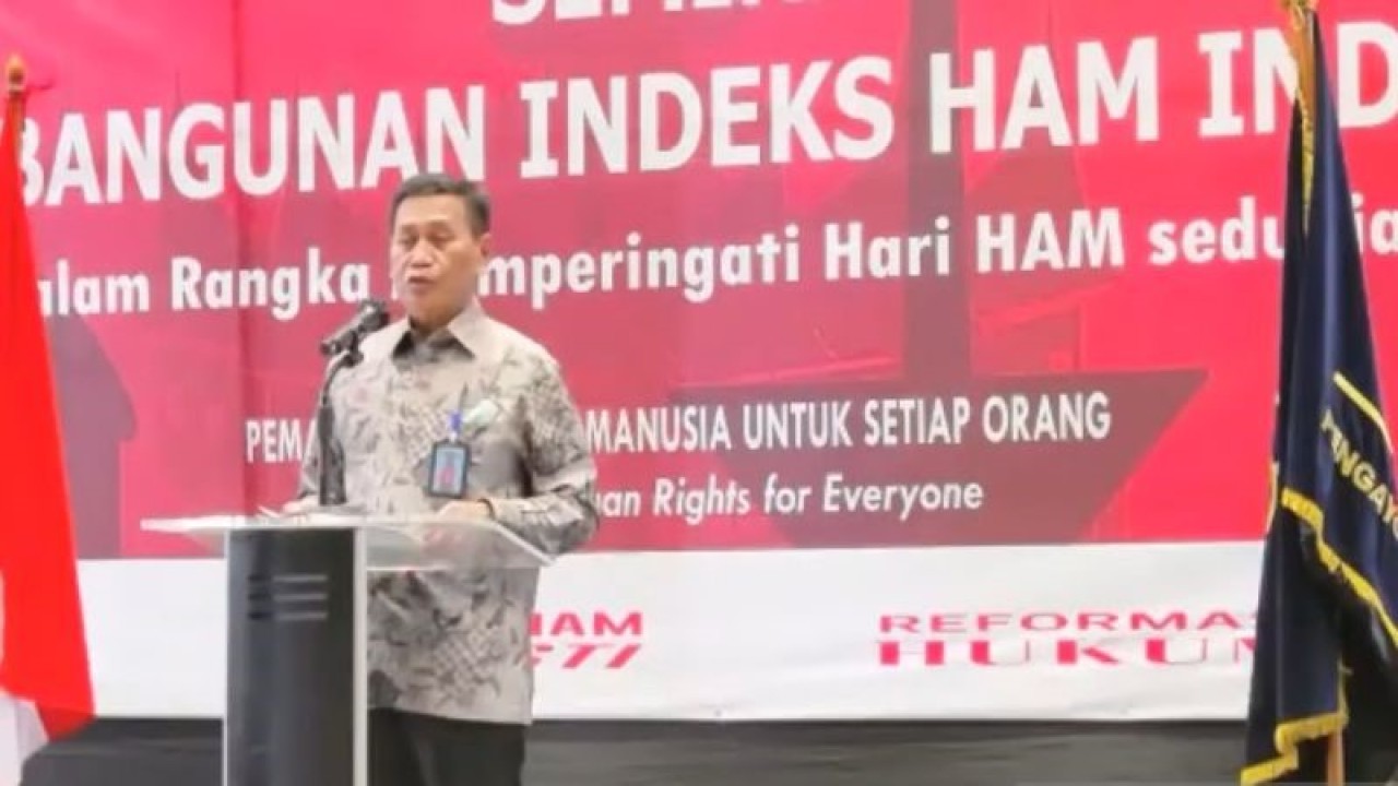 Tangkapan layar - Dirjen HAM Kemenkumham Mualimin Abdi memberikan paparan pada seminar Pembangunan Indeks HAM Indonesia di Jakarta, Kamis, (8/12/2022). (ANTARA/Muhammad Zulfikar)