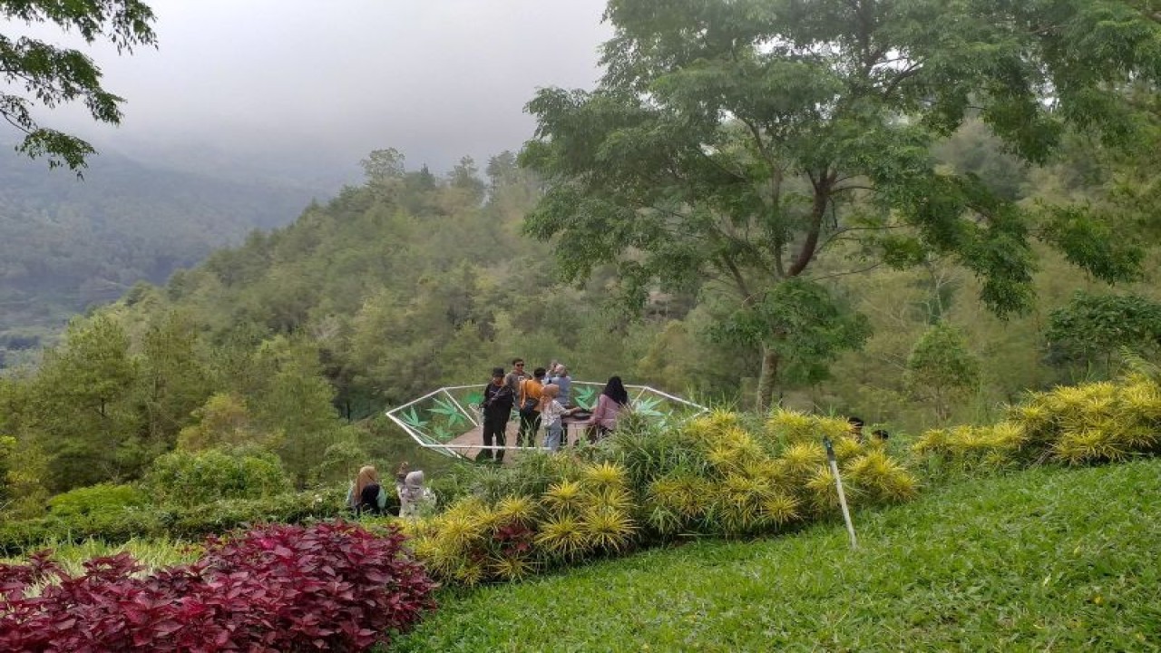 Kawasan Taman Langit Gunung Banyak Kota Batu Malang ditetapkan sebagai shelter tourism atau tempat evakuasi sementara apabila terjadi bencana alam, Batu, Malang, Kamis (1/12/2022). ANTARA/HO-Kemenparekraf