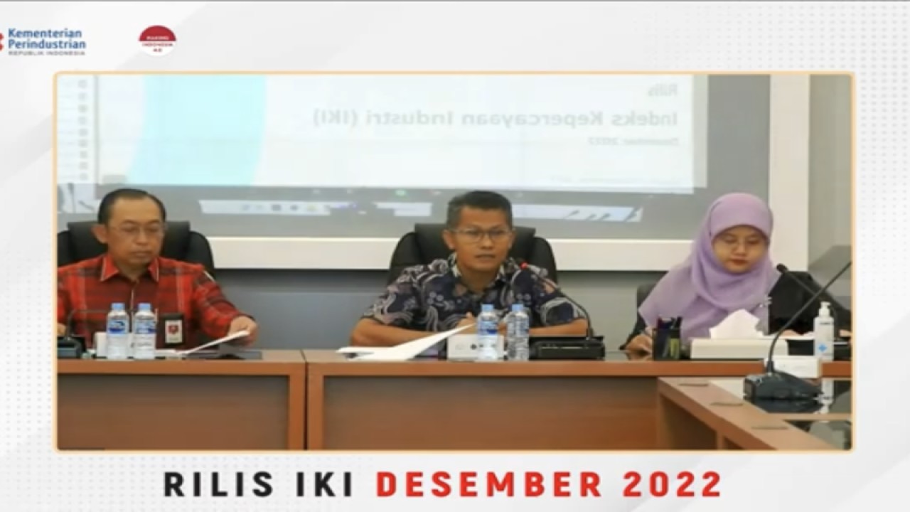 Juru Bicara Kementerian Perindustrian Febri Hendri Antoni Arif menggelar konferensi pers soal Indeks Kepercayaan Industri Desember 2022 di Jakarta, Jumat. (ANTARA/ Tangkapan Layar Aplikasi)