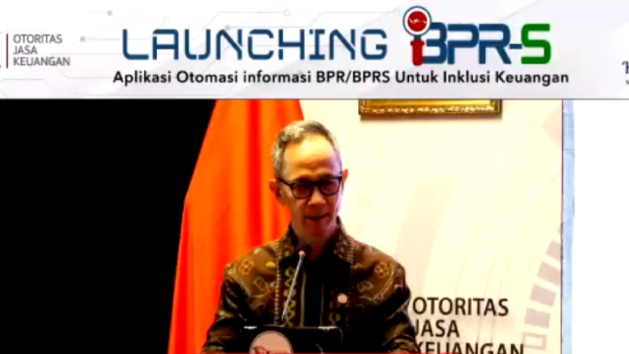 Ketua Dewan Komisioner Otoritas Jasa Keuangan (OJK) Mahendra Siregar dalam peluncuran layanan digital iBPR- S di Jakarta, Senin. (ANTARA/ Muhammad Heriyanto)